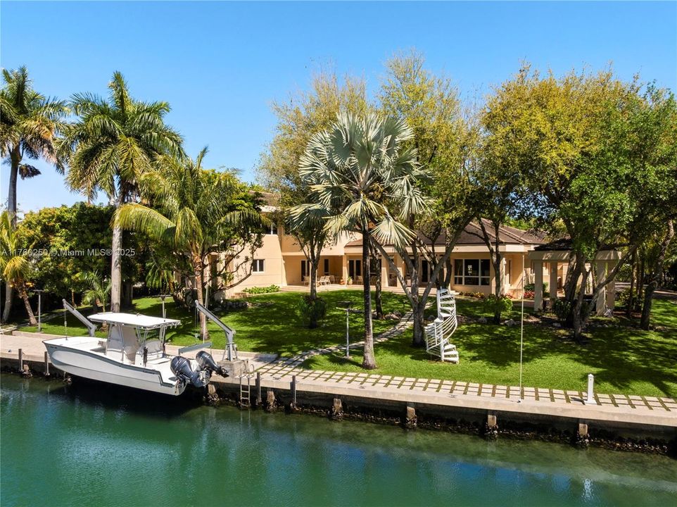 For Sale: $27,550,000 (5 beds, 7 baths, 7698 Square Feet)