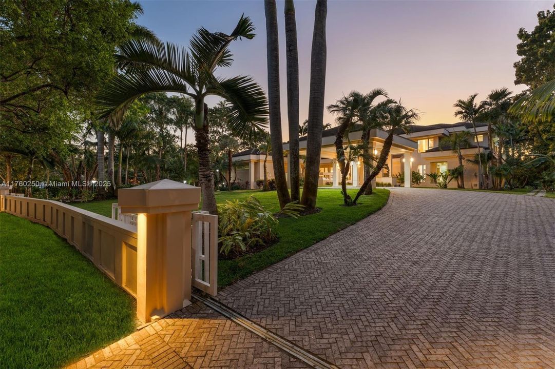 For Sale: $27,550,000 (5 beds, 7 baths, 7698 Square Feet)