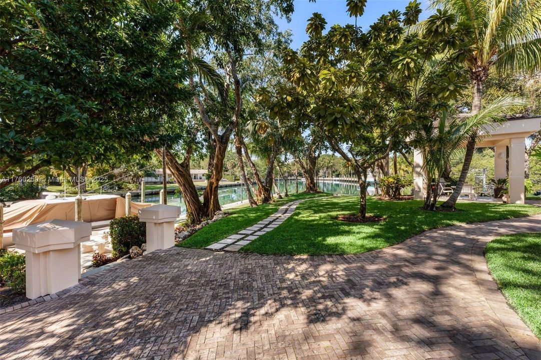 For Sale: $27,550,000 (5 beds, 7 baths, 7698 Square Feet)