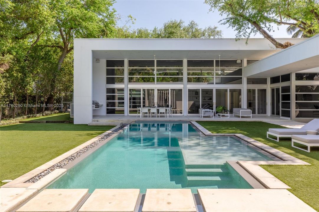 Recently Sold: $9,475,000 (5 beds, 6 baths, 4827 Square Feet)