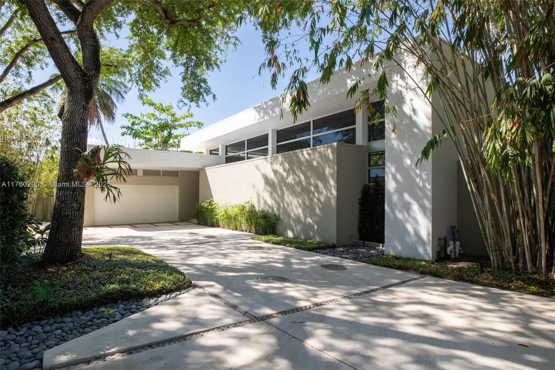 Recently Sold: $9,475,000 (5 beds, 6 baths, 4827 Square Feet)