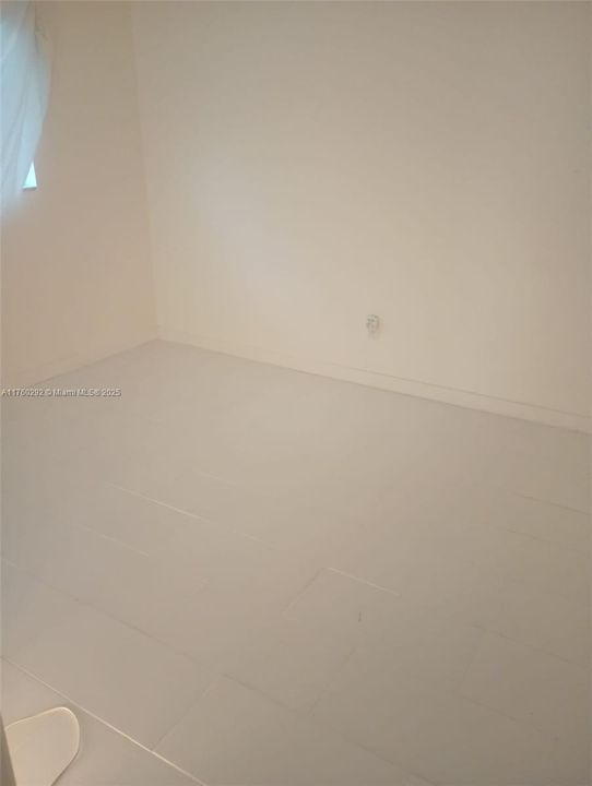 Active With Contract: $104,900 (1 beds, 1 baths, 670 Square Feet)