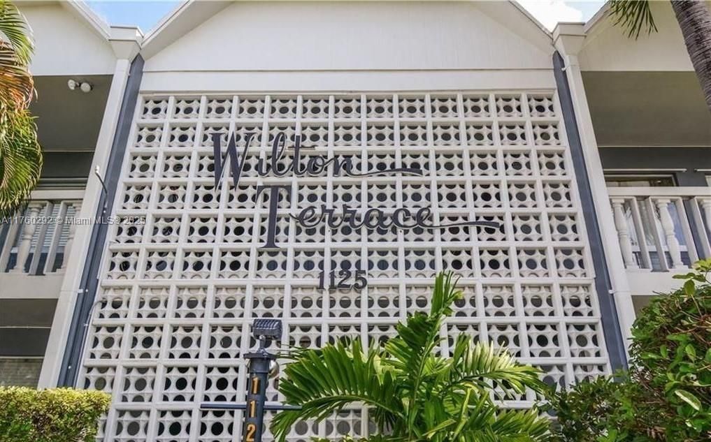 Active With Contract: $104,900 (1 beds, 1 baths, 670 Square Feet)