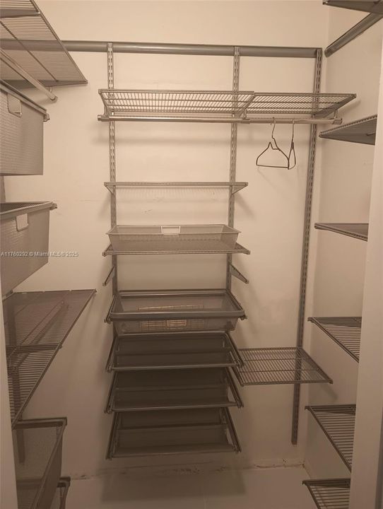 Active With Contract: $104,900 (1 beds, 1 baths, 670 Square Feet)