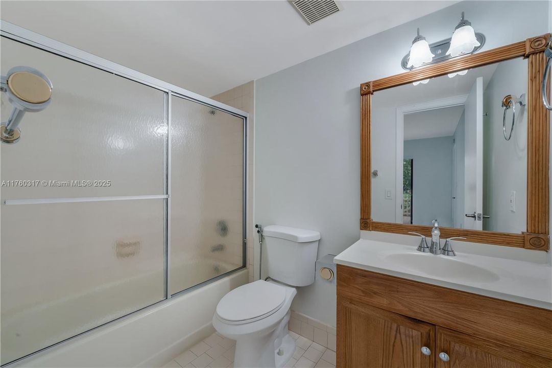 Recently Sold: $345,000 (2 beds, 2 baths, 1012 Square Feet)