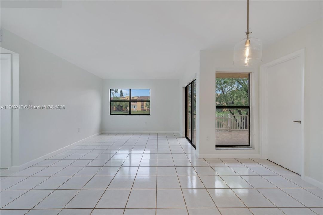 Recently Sold: $345,000 (2 beds, 2 baths, 1012 Square Feet)