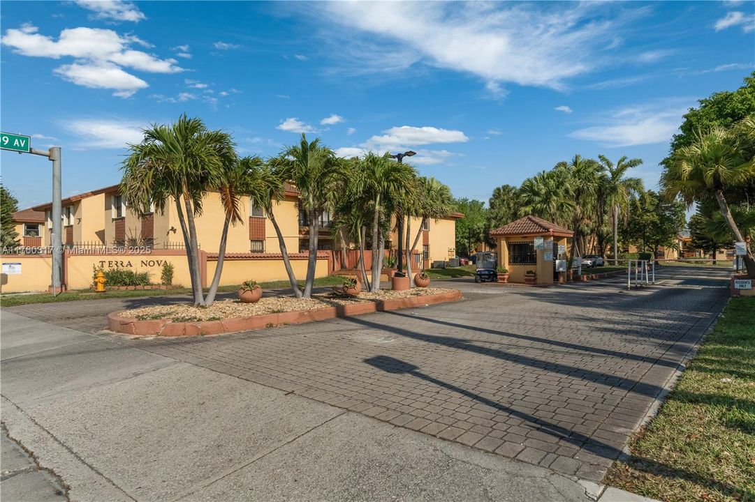 Recently Sold: $345,000 (2 beds, 2 baths, 1012 Square Feet)