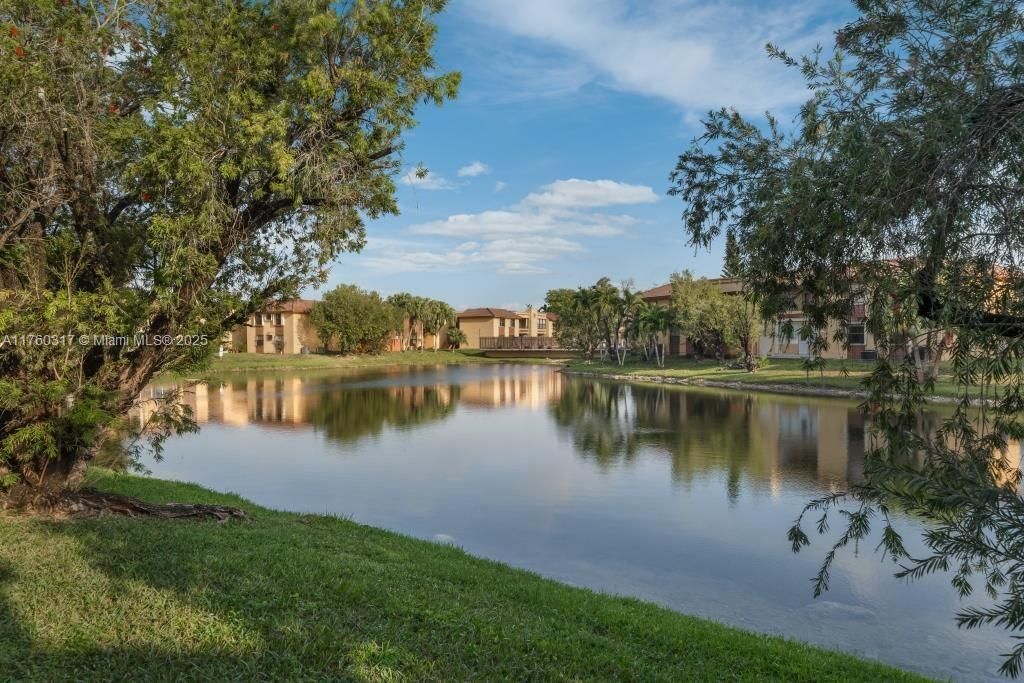 Recently Sold: $345,000 (2 beds, 2 baths, 1012 Square Feet)