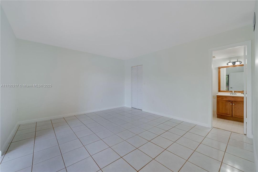 Recently Sold: $345,000 (2 beds, 2 baths, 1012 Square Feet)