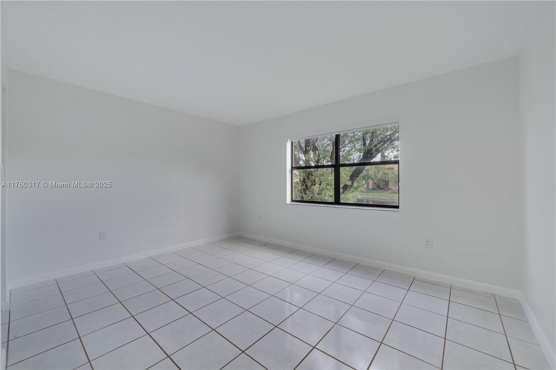 Recently Sold: $345,000 (2 beds, 2 baths, 1012 Square Feet)