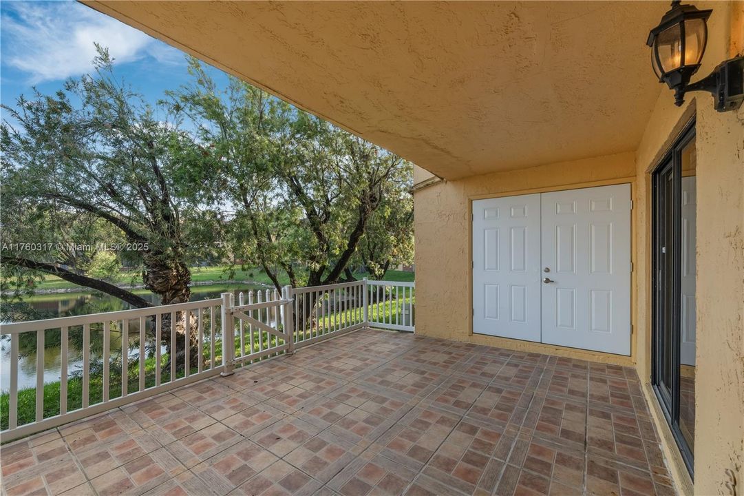 Recently Sold: $345,000 (2 beds, 2 baths, 1012 Square Feet)