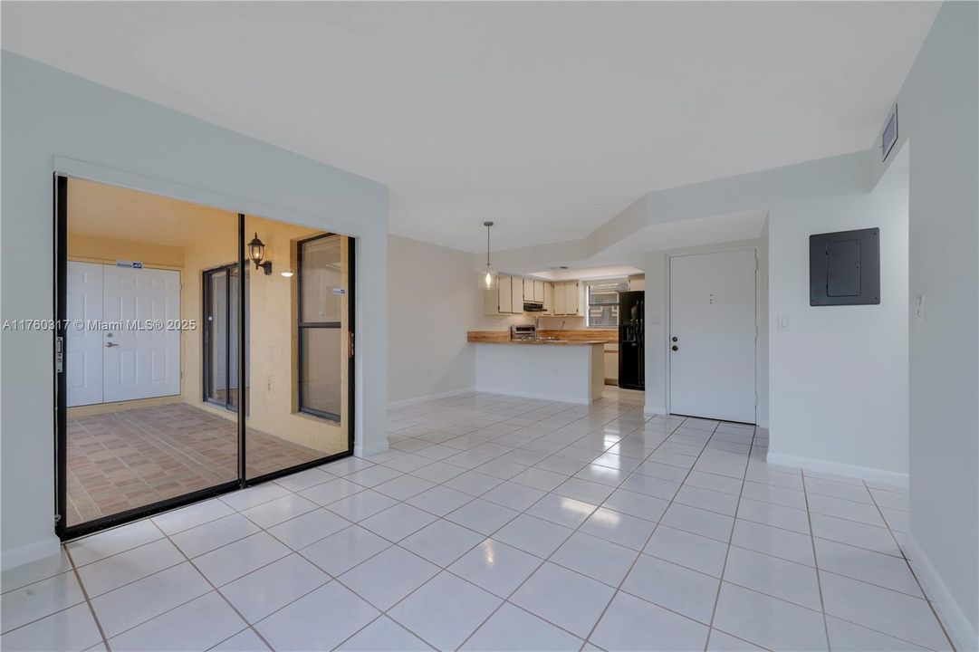 Recently Sold: $345,000 (2 beds, 2 baths, 1012 Square Feet)