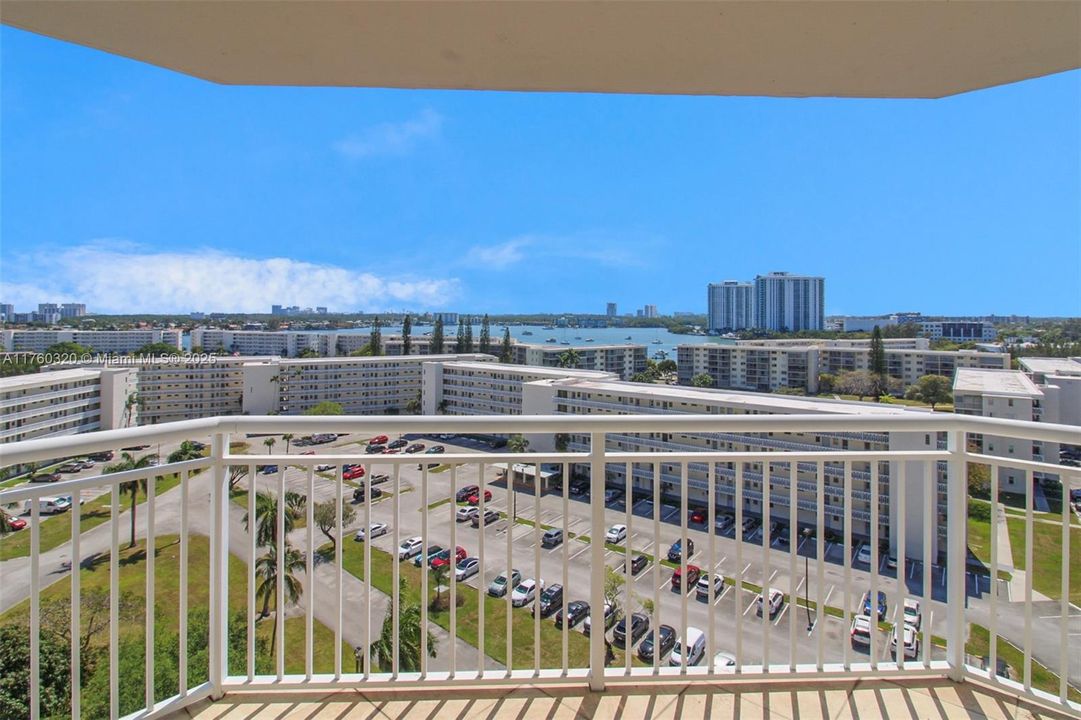 待售: $210,000 (1 贝兹, 1 浴室, 1005 平方英尺)