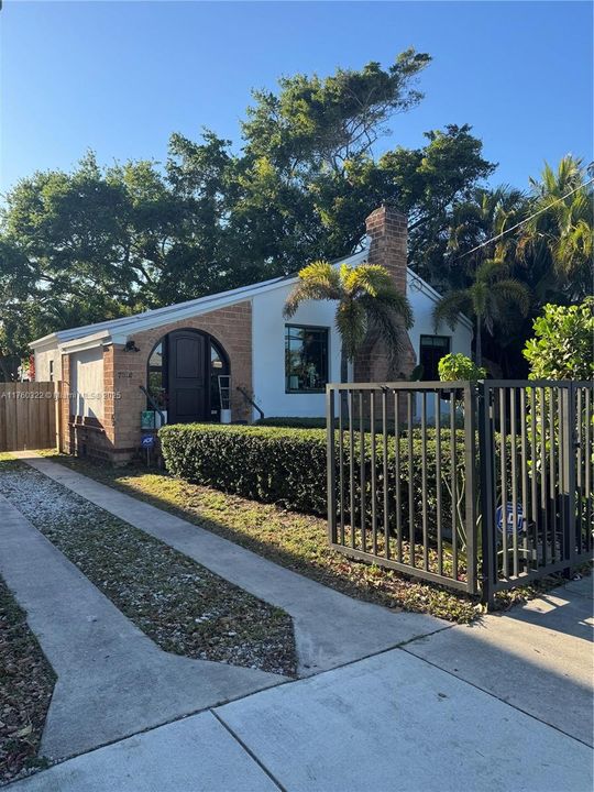 待售: $849,000 (2 贝兹, 2 浴室, 1227 平方英尺)