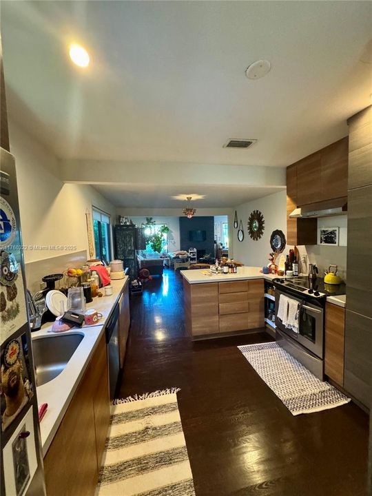 待售: $849,000 (2 贝兹, 2 浴室, 1227 平方英尺)