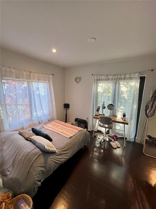 待售: $849,000 (2 贝兹, 2 浴室, 1227 平方英尺)