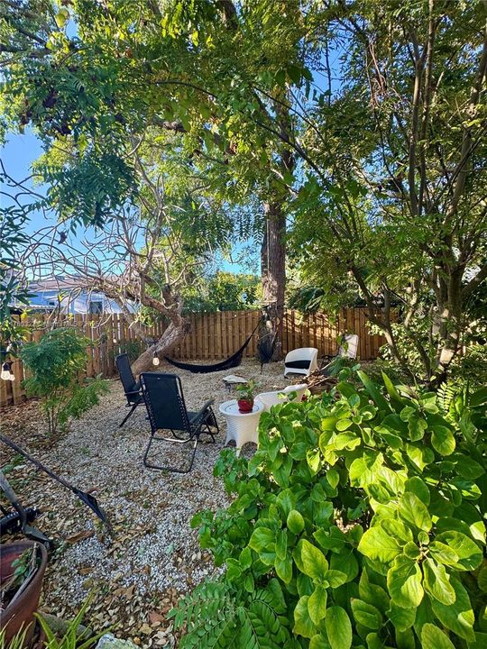 待售: $849,000 (2 贝兹, 2 浴室, 1227 平方英尺)