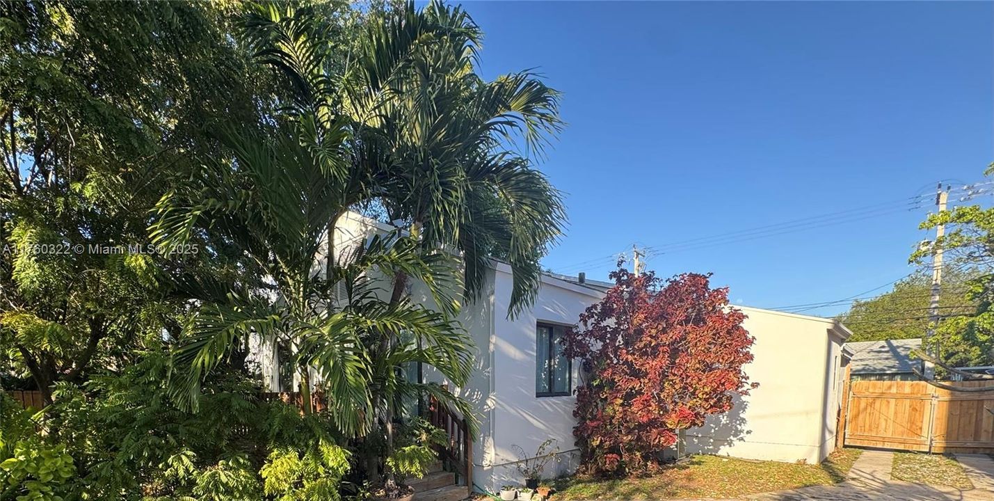 待售: $849,000 (2 贝兹, 2 浴室, 1227 平方英尺)