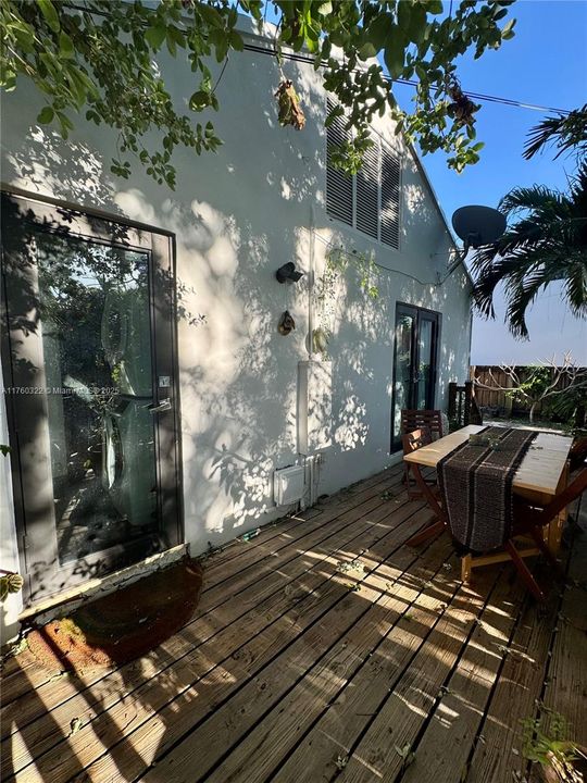 待售: $849,000 (2 贝兹, 2 浴室, 1227 平方英尺)