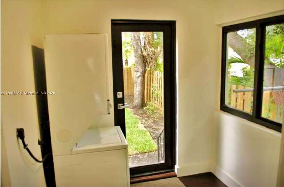 待售: $849,000 (2 贝兹, 2 浴室, 1227 平方英尺)