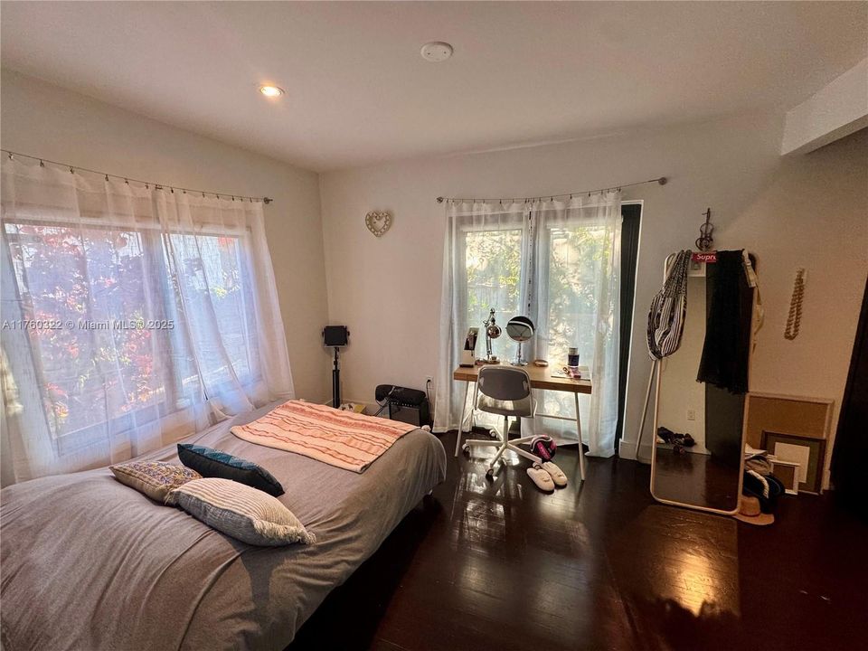 待售: $849,000 (2 贝兹, 2 浴室, 1227 平方英尺)