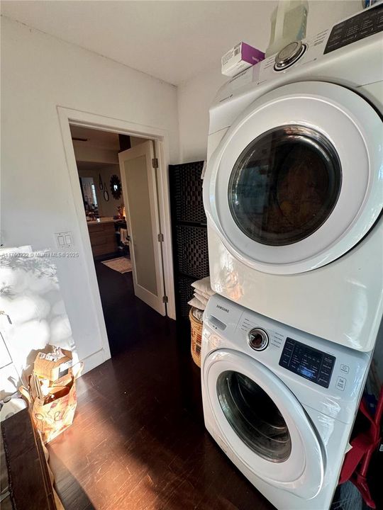 待售: $849,000 (2 贝兹, 2 浴室, 1227 平方英尺)