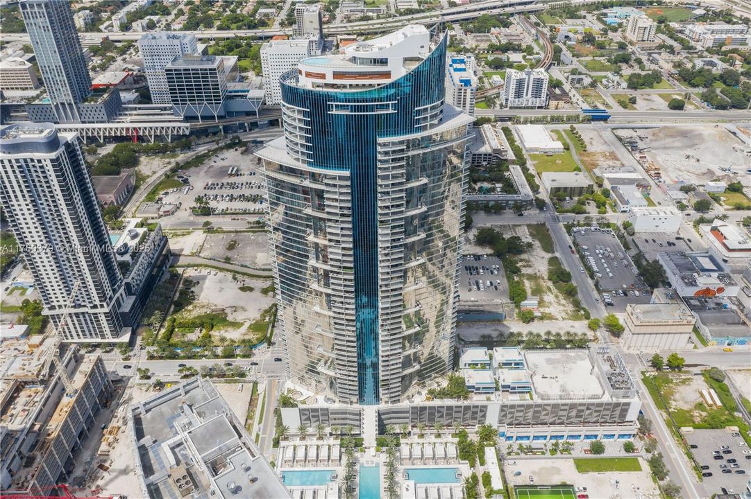 En Venta: $1,349,000 (2 camas, 3 baños, 1560 Pies cuadrados)