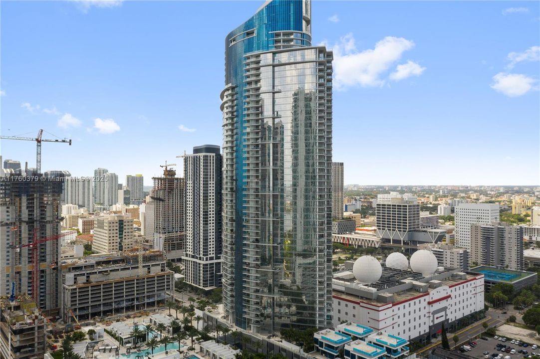 En Venta: $1,349,000 (2 camas, 3 baños, 1560 Pies cuadrados)