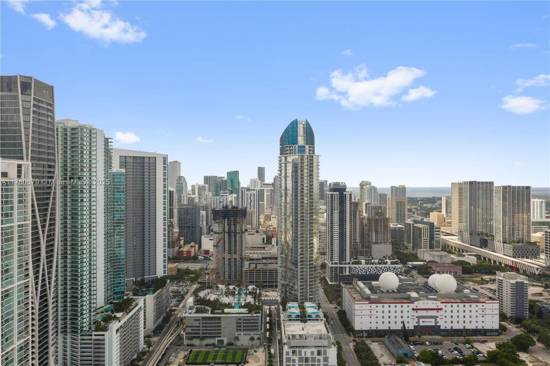 En Venta: $1,349,000 (2 camas, 3 baños, 1560 Pies cuadrados)