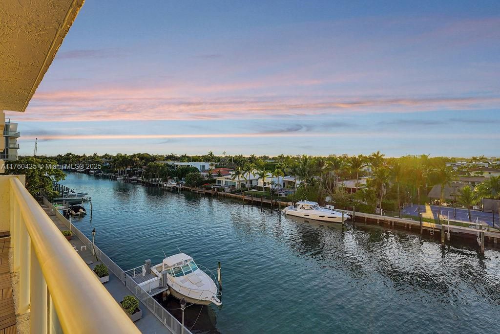 Vendido Recientemente: $599,000 (2 camas, 2 baños, 1484 Pies cuadrados)