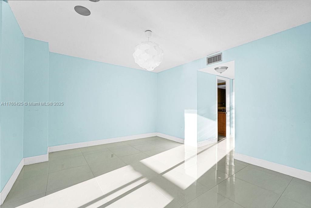 Vendido Recientemente: $599,000 (2 camas, 2 baños, 1484 Pies cuadrados)