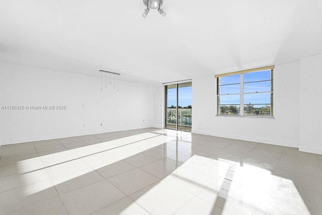 Vendido Recientemente: $599,000 (2 camas, 2 baños, 1484 Pies cuadrados)