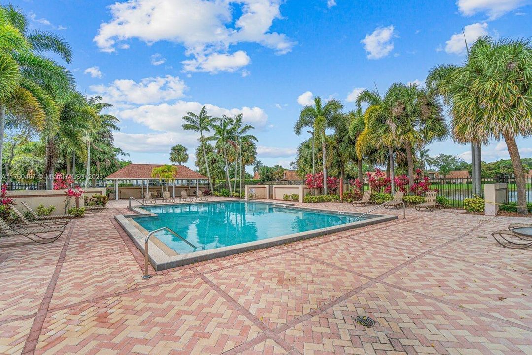 Recently Rented: $2,500 (2 beds, 2 baths, 1318 Square Feet)