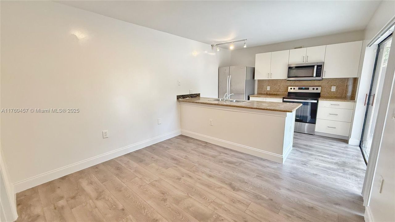 Recently Rented: $2,500 (2 beds, 2 baths, 1318 Square Feet)