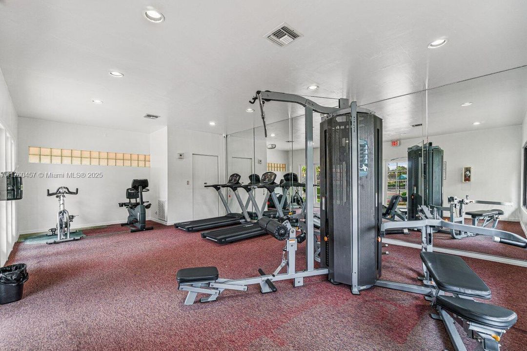 Recently Rented: $2,500 (2 beds, 2 baths, 1318 Square Feet)