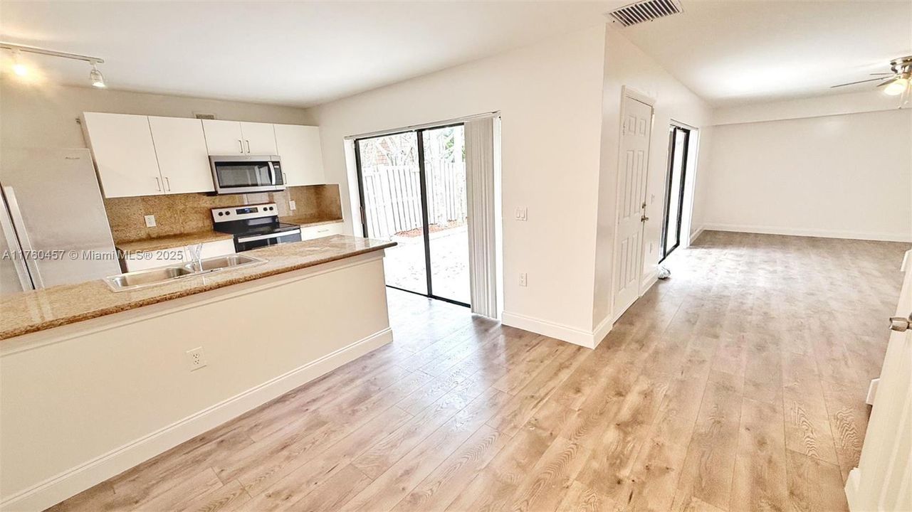 Recently Rented: $2,500 (2 beds, 2 baths, 1318 Square Feet)