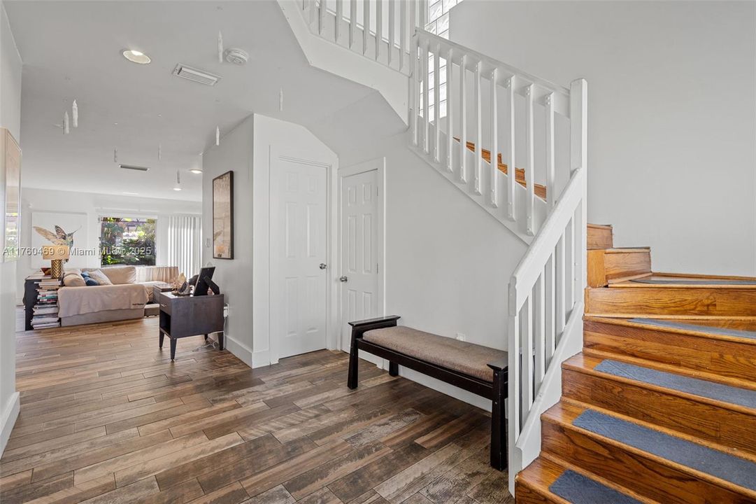 合同活跃: $565,000 (3 贝兹, 2 浴室, 1807 平方英尺)