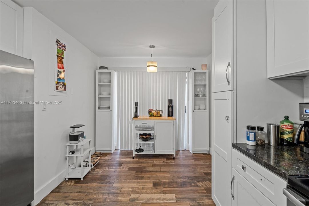 合同活跃: $565,000 (3 贝兹, 2 浴室, 1807 平方英尺)