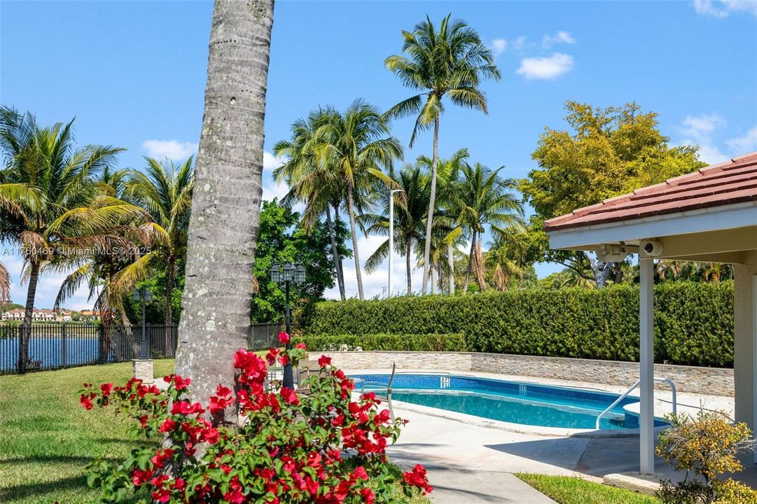 合同活跃: $565,000 (3 贝兹, 2 浴室, 1807 平方英尺)