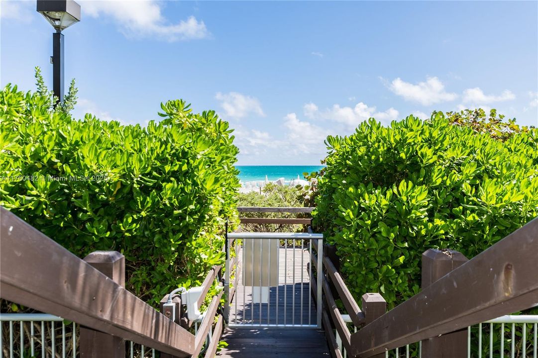 Recently Sold: $5,950,000 (3 beds, 3 baths, 2326 Square Feet)