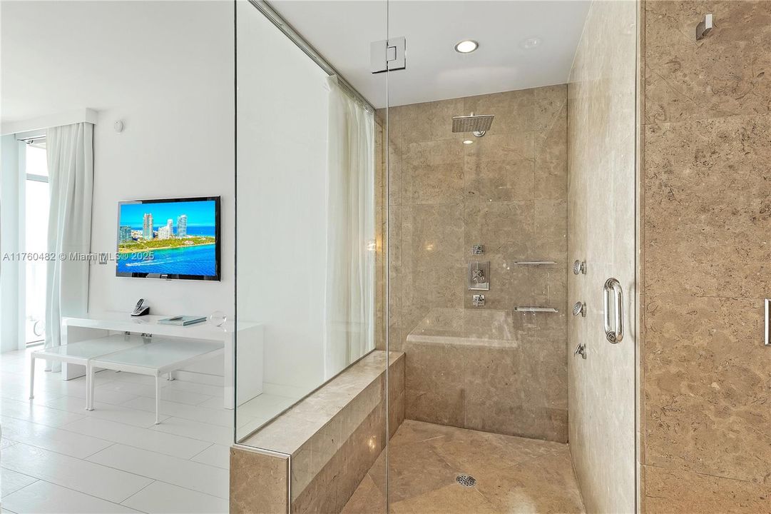 Recently Sold: $5,950,000 (3 beds, 3 baths, 2326 Square Feet)