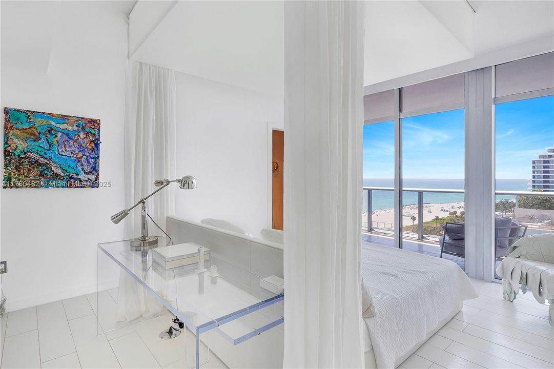 Recently Sold: $5,950,000 (3 beds, 3 baths, 2326 Square Feet)