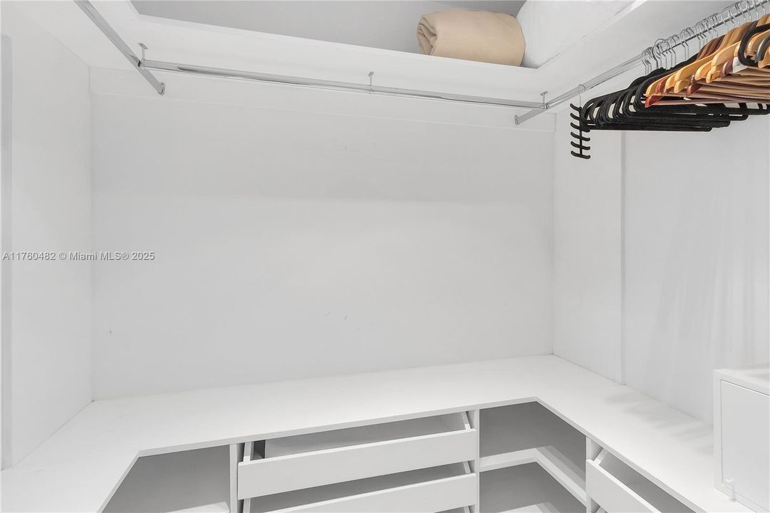 Recently Sold: $5,950,000 (3 beds, 3 baths, 2326 Square Feet)