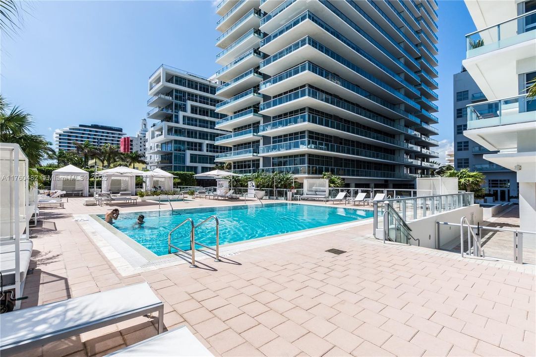 Recently Sold: $5,950,000 (3 beds, 3 baths, 2326 Square Feet)