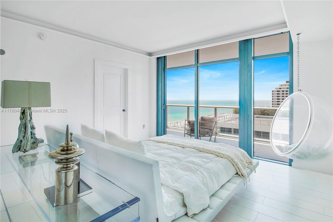 Recently Sold: $5,950,000 (3 beds, 3 baths, 2326 Square Feet)