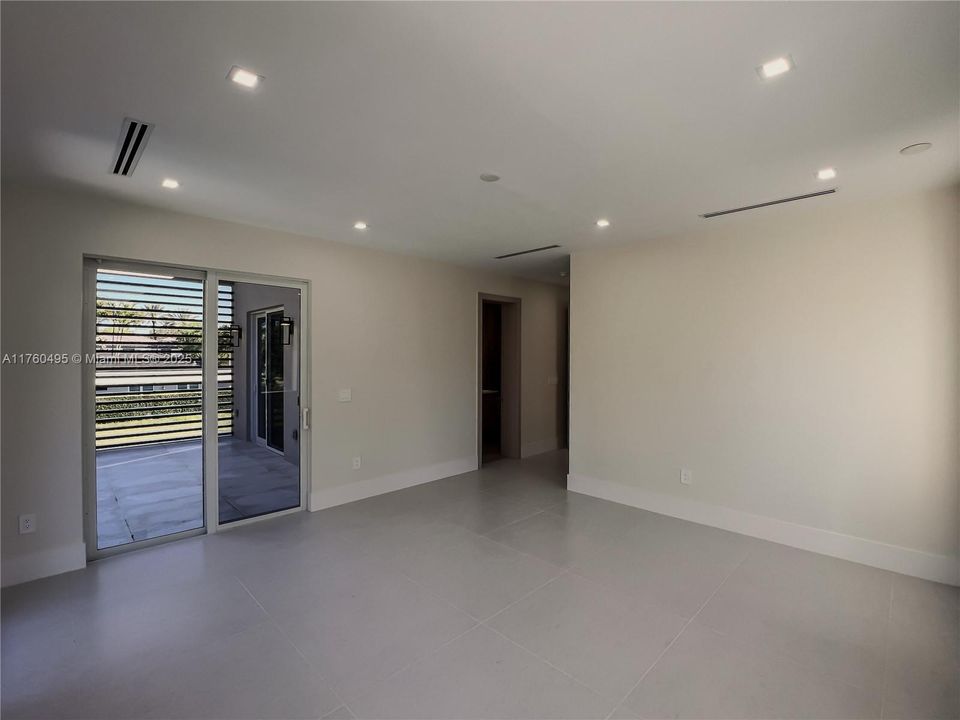 Recently Rented: $12,950 (4 beds, 5 baths, 2800 Square Feet)