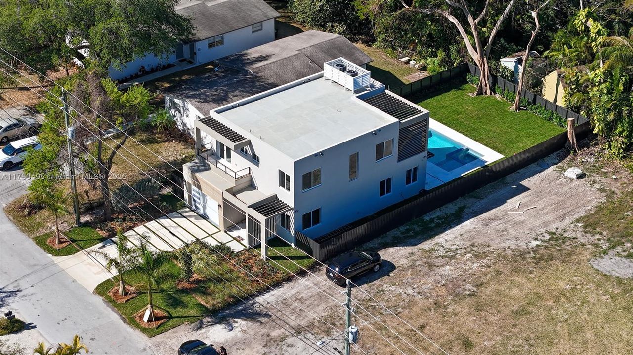 Recently Rented: $12,950 (4 beds, 5 baths, 2800 Square Feet)