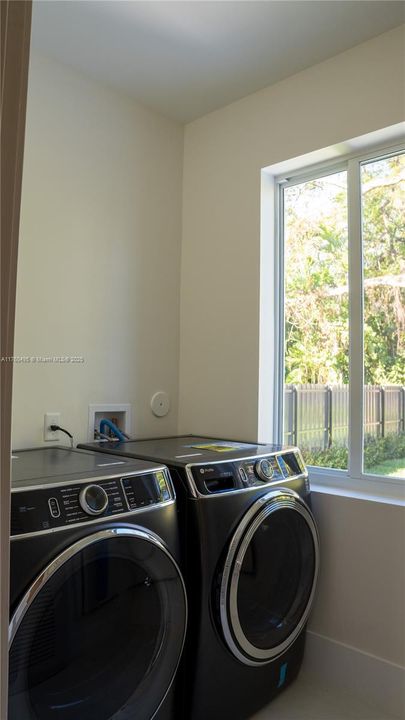 Recently Rented: $12,950 (4 beds, 5 baths, 2800 Square Feet)