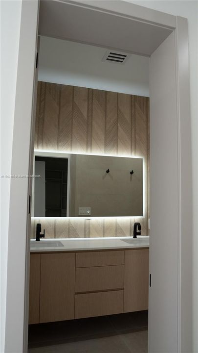 Recently Rented: $12,950 (4 beds, 5 baths, 2800 Square Feet)