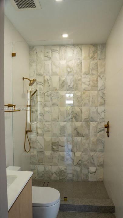 Recently Rented: $12,950 (4 beds, 5 baths, 2800 Square Feet)